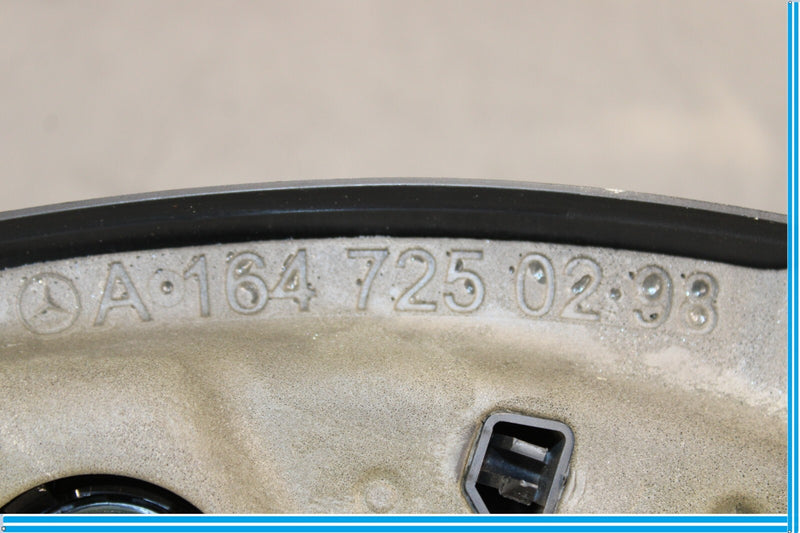 Load image into Gallery viewer, 06-12 Mercedes W164 GL450 Front Right Side Speaker Door Mirror Cover Oem
