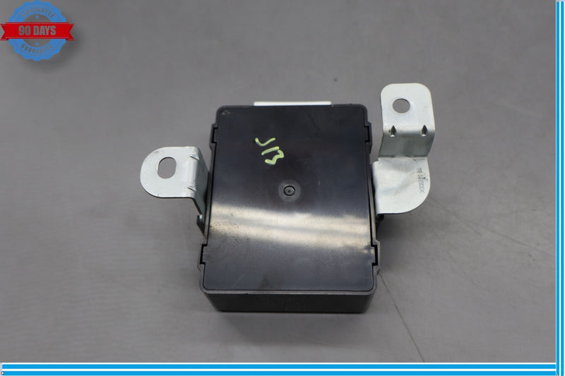 Load image into Gallery viewer, 11-13 Hyundai Equus Rear Window Curtain Shade Control Module 95860-3N000 Oem

