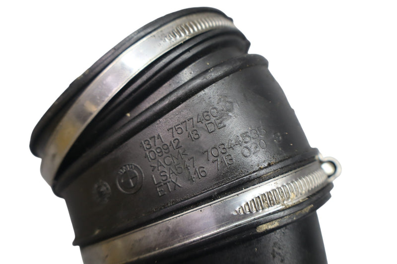 Load image into Gallery viewer, 10-15 BMW 550i GT F07 650i Right Side Air Intake Duct Hose Tube 7577451 Oem
