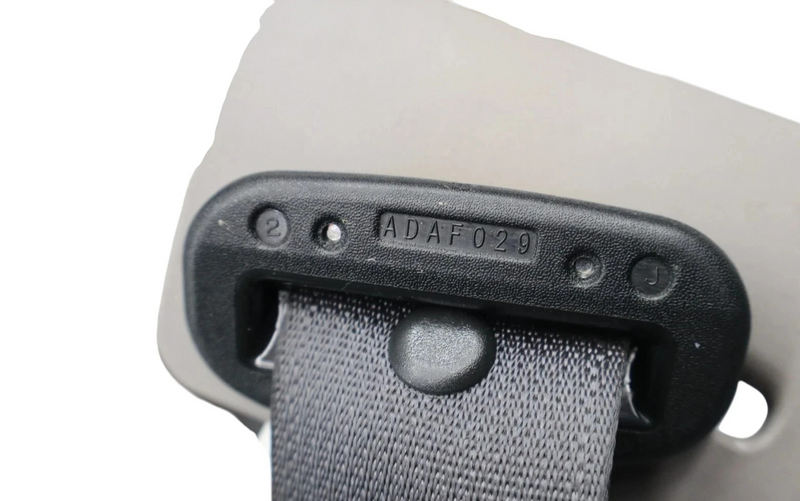 Load image into Gallery viewer, 15-19 Hyundai Genesis G80 Rear Center Seatbelt Retractor W/Buckle 89850B1500 Oem
