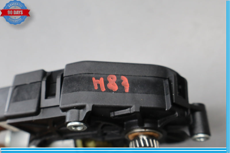 Load image into Gallery viewer, 14-24 Maserati Quattroporte SQ4 M156 Sunroof Sun Roof Motor 673000063 Oem
