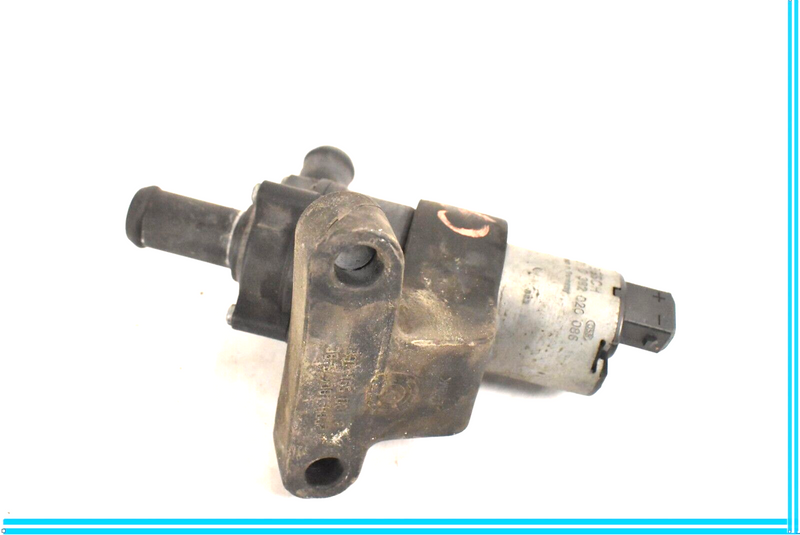 Load image into Gallery viewer, 09-11 Jaguar XF X250 AC A/C Air Conditioning Water Pump 2R8H18D473BC OEM
