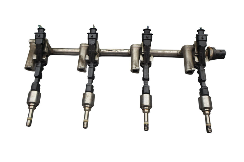 Load image into Gallery viewer, 10-14 Land Rover Range Rover Sport Right Side Fuel Injection Rail Line Oem
