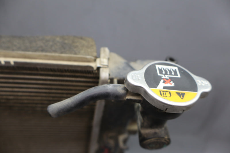 Load image into Gallery viewer, 15-18 Hyundai Genesis G80 Front Engine Cooling Radiator Assembly 25310B1140 Oem

