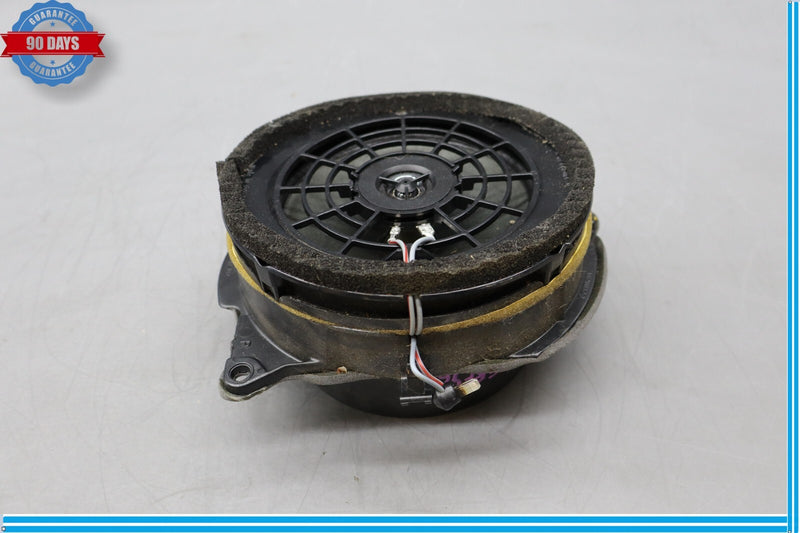 Load image into Gallery viewer, 96-03 Mercedes E320 E430 CLK350 C350 Door Sound Audio Speaker Oem
