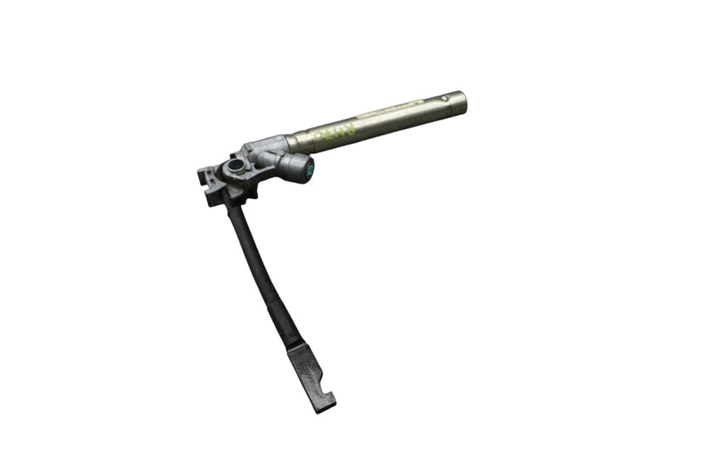 Load image into Gallery viewer, 14-20 Maserati Quattroporte M156 Front Right Side Seat Belt Buckle 670001427 OEM
