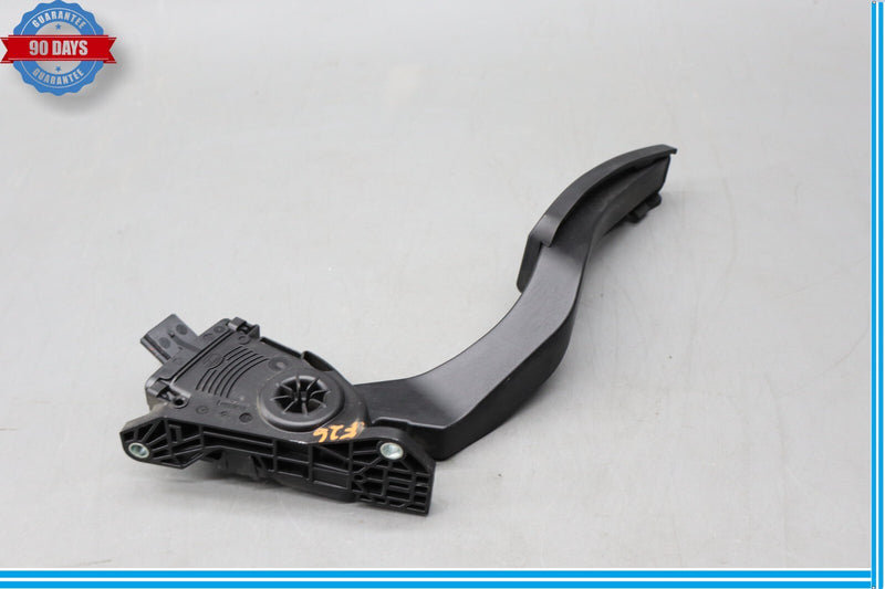 Load image into Gallery viewer, 14-20 Maserati Ghibli Gas Throttle Accelerator Pedal Sensor Black 04861714AD Oem
