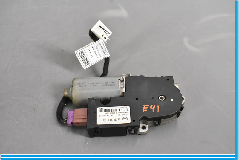 Load image into Gallery viewer, 12-18 Mercedes CLS550 W218 Sunroof Sun Roof Motor Actuator  Oem
