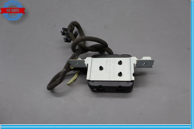 Load image into Gallery viewer, 15-20 Hyundai Genesis Center Dash Navigation GPS Antenna Receiver Module Oem
