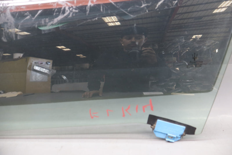 Load image into Gallery viewer, 03-13 Maserati Quattroporte M139 Front Left Side Door Window Auto Glass Oem
