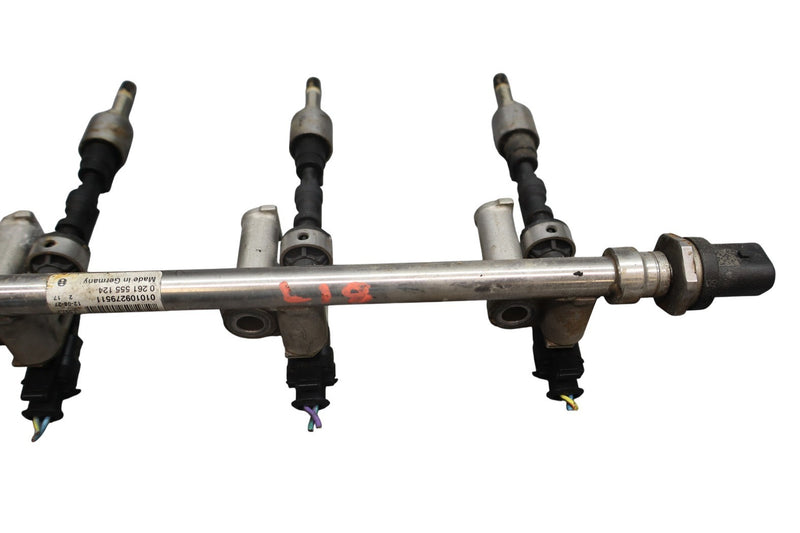 Load image into Gallery viewer, 10-14 Land Rover Range Rover Sport Right Side Fuel Injection Rail Line Oem
