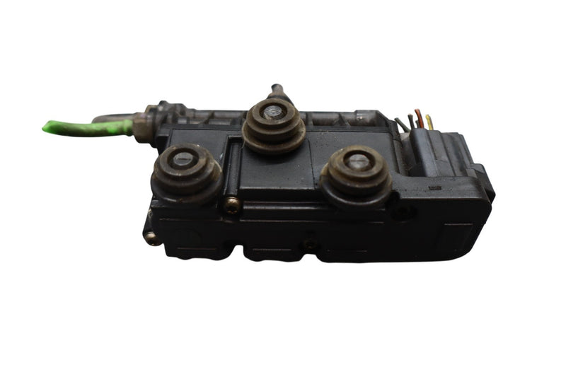 Load image into Gallery viewer, 06-13 Land Rover Range Rover Sport Air Suspension Valve Block EAS Oem
