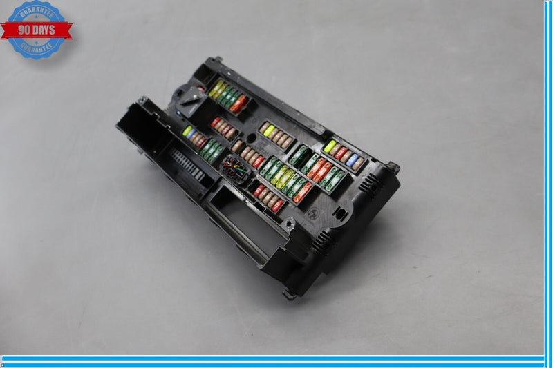 Load image into Gallery viewer, 10-16 BMW 535i GT xDrive Front Power Distribution Fuse Relay Control Box Oem
