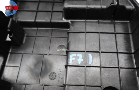 14-20 Maserati Ghibli Battery Terminal Junction Fuse Box Cover 670002029 Oem