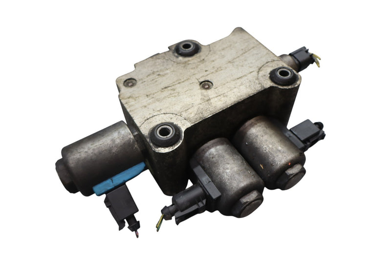 Load image into Gallery viewer, 06-13 LR Range Rover Sport Active Roll Control Hydraulic Valve Block Oem
