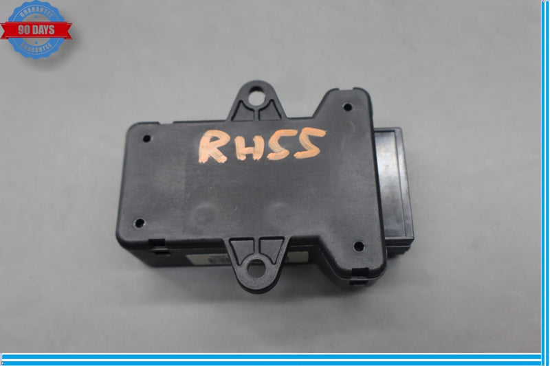 Load image into Gallery viewer, 15-19 Hyundai Genesis Front Right Side Seat Heater Control Unit Oem
