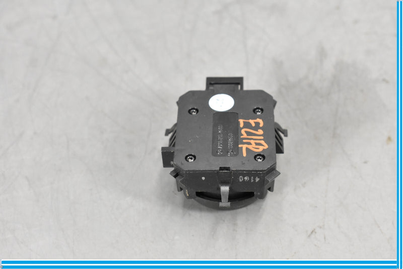 Load image into Gallery viewer, 12-19 Mercedes GL450 X166 Front Right Passenger Side Seat Lumbar Switch Oem
