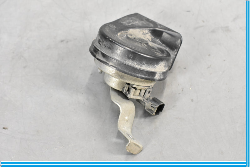 Load image into Gallery viewer, 14-20 Maserati Quattroporte Right Low Horn Tone Note Alarm Siren Signal Oem
