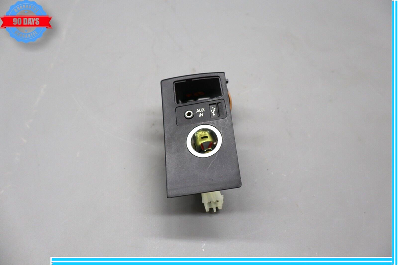 Load image into Gallery viewer, 09-15 BMW 750Li 750Li xDrive Auxiliary Aux In Audio Socket Port Plug Unit Oem
