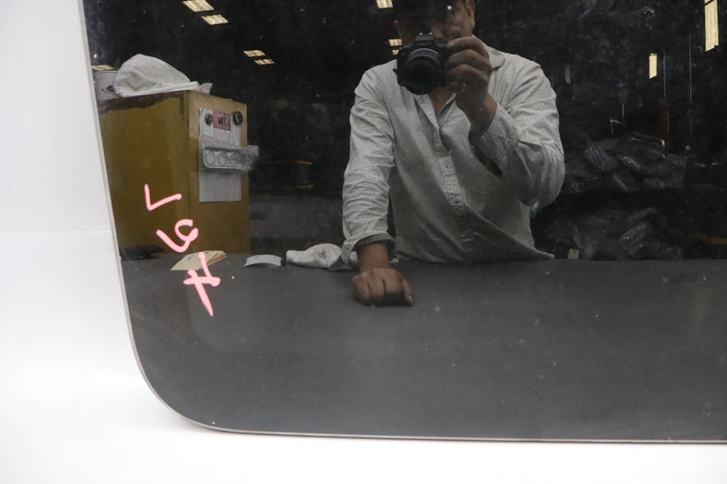 Load image into Gallery viewer, 09-12 Audi A4 Quattro Sun Roof Sunroof Top Glass Window Panel Oem
