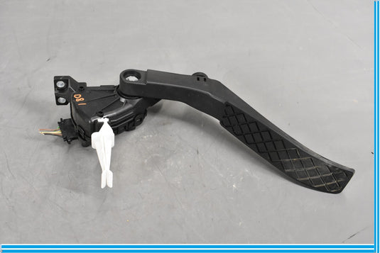 11-18 Volkswagen VW Touareg Front Lower Gas Acceleration Pedal Oem
