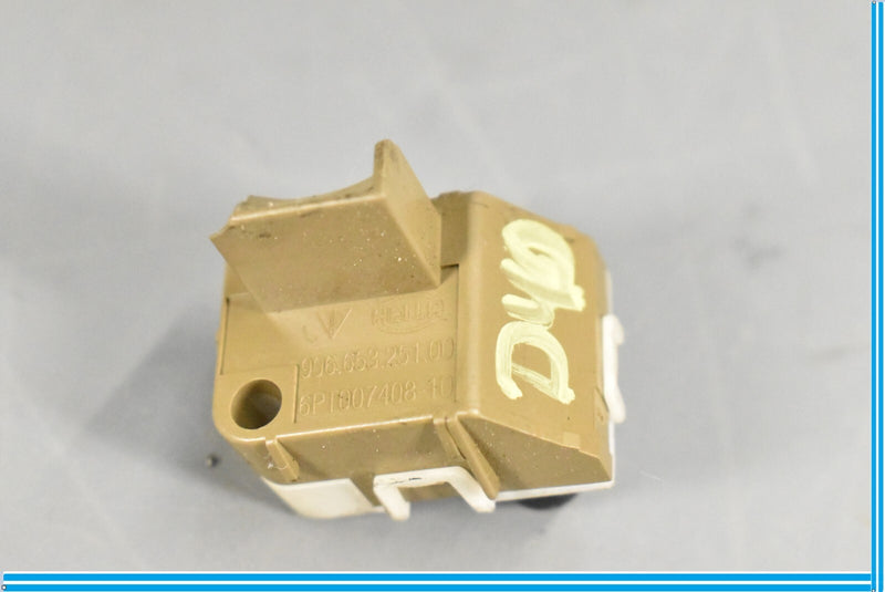Load image into Gallery viewer, 1998-2005 PORSCHE 911 - DASH SUN Light Sensor 99665325100
