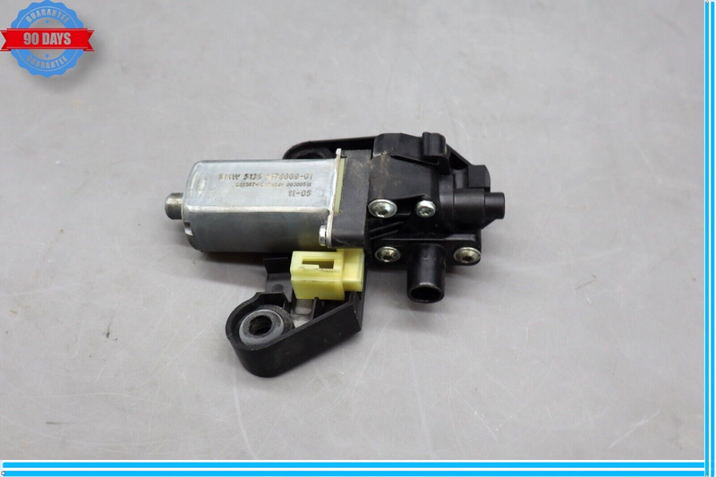 Load image into Gallery viewer, 09-12 BMW 740i 750i Rear Left Driver Door Window Sun Shade Blind Motor Oem
