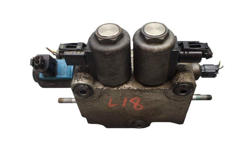 Load image into Gallery viewer, 06-13 LR Range Rover Sport Active Roll Control Hydraulic Valve Block Oem
