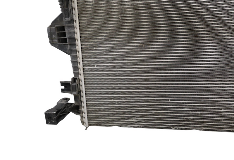 Load image into Gallery viewer, 11-17 Volkswagen Touareg Engine Water Cooling Radiator Assembly 95810613210 Oem

