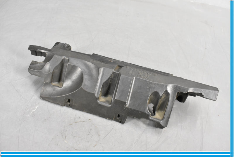 Load image into Gallery viewer, 12-18 Mercedes E350 CLS550 Engine Right Passenger Side Air Cleaner Insulator Oem
