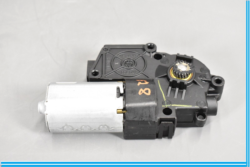 Load image into Gallery viewer, 12-15 BMW E84 X1 Upper Panoramic Sliding Sunroof Moonroof Roof Drive Motor Oem
