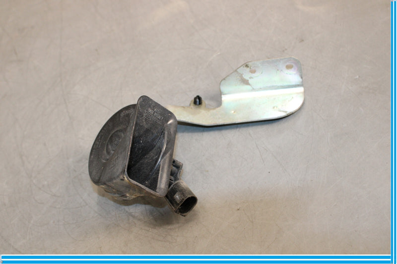 Load image into Gallery viewer, 10-16 Mercedes E350 Coupe Right Side High Tone Pitch Horn Signal W/ Bracket Oem
