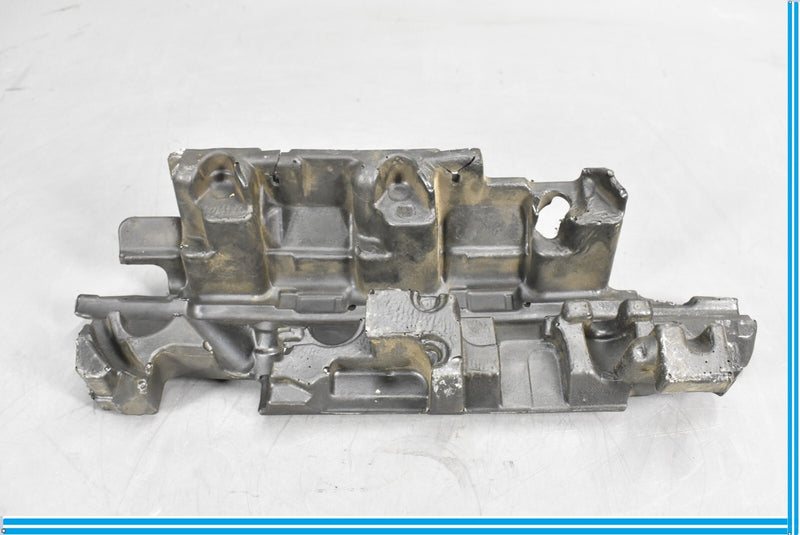 Load image into Gallery viewer, 12-18 Mercedes E350 CLS550 Engine Right Passenger Side Air Cleaner Insulator Oem
