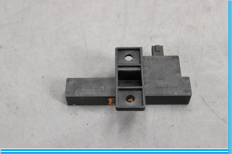 Load image into Gallery viewer, 11-17 Audi A8 Quattro Rear Keyless Access Entry Antenna Oem

