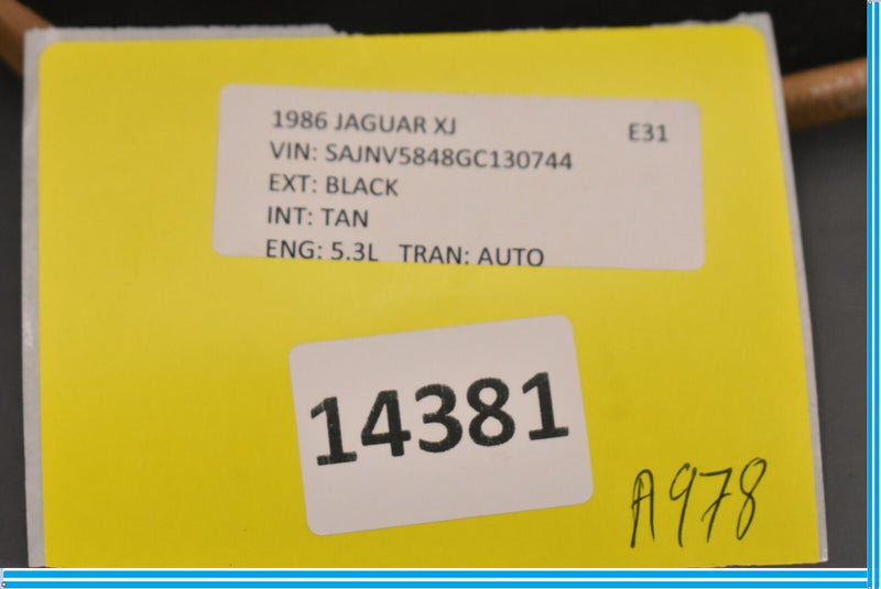 Load image into Gallery viewer, 84-91 Jaguar XJ6 XJS Front Right Passenger Side Inner Seat Hinge Cover Oem
