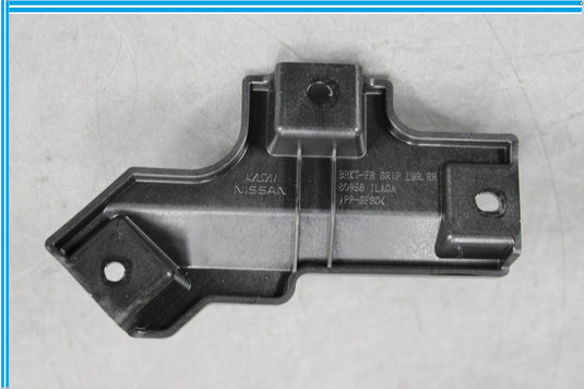 11-17 Infiniti QX56 QX80 Front Right Side Door Pull Handle Bracket Oem