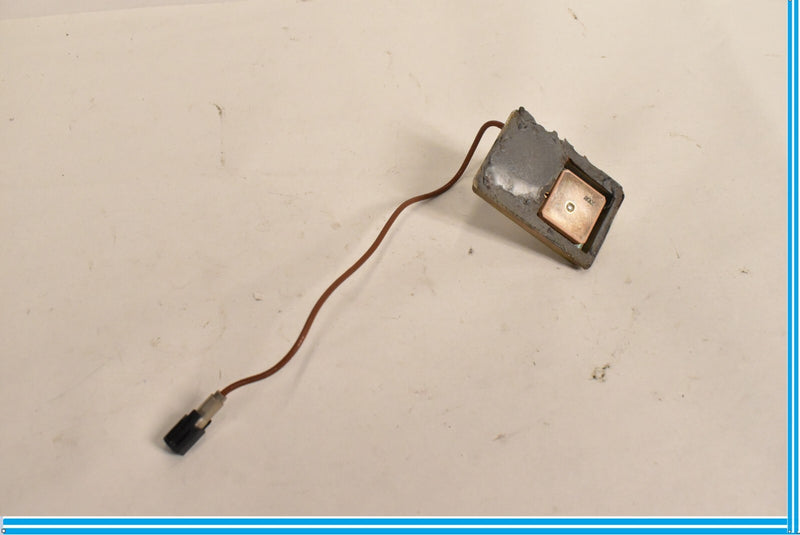 Load image into Gallery viewer, 03-12 Mercedes SL500 SL550 R230 Front Windshield Antenna AMP Module Oem
