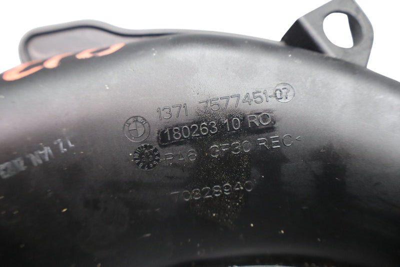 Load image into Gallery viewer, 10-15 BMW 550i GT F07 650i Right Side Air Intake Duct Hose Tube 7577451 Oem

