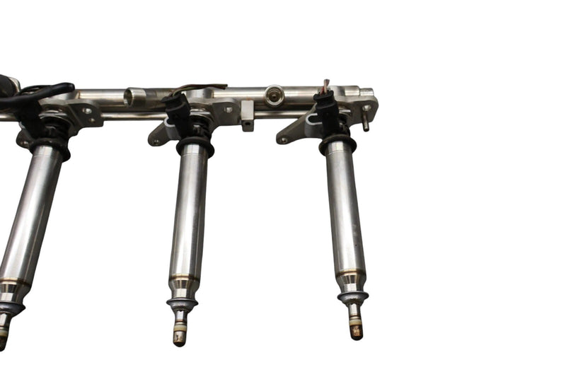 Load image into Gallery viewer, 11-18 Mercedes CLS550 W218 Right Side Fuel Injection Rail Line w/ Injectors Oem
