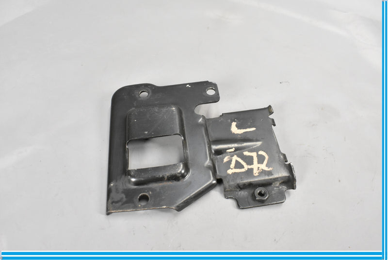 Load image into Gallery viewer, 00-06 Mercedes S500 S600 W220 Left Driver Side Radiator mount bracket Holder Oem
