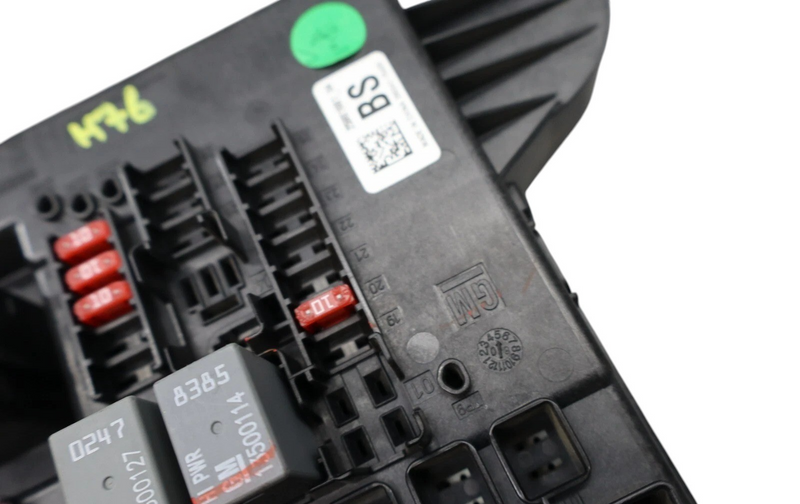 Load image into Gallery viewer, 2010 Buick Lacrosse CXL Fuse Box Relay Junction Module Computer Control Unit Oem
