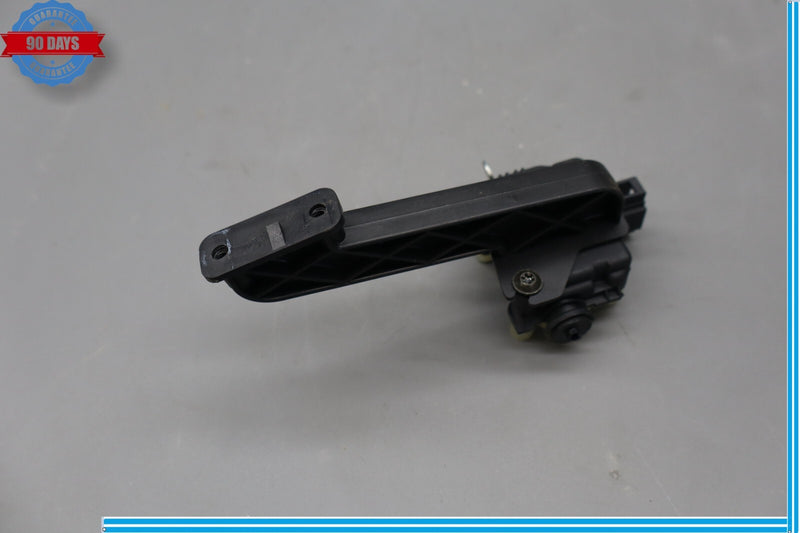 Load image into Gallery viewer, 03-09 Mercedes W209 CLK500 CLK320 Fuel Tank Flap Opener Lock Actuator Oem
