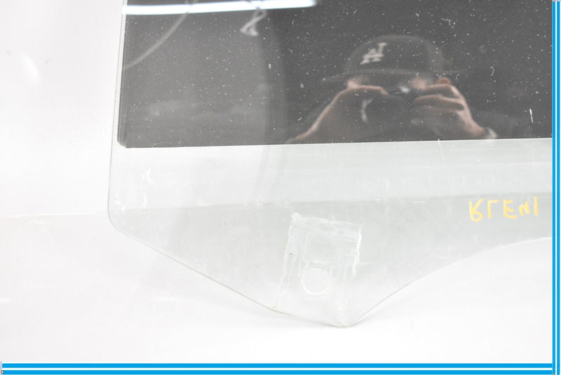 Load image into Gallery viewer, 10-13 Mercedes CLS550 Rear Left Driver Side Window Door Window Auto Glass Oem
