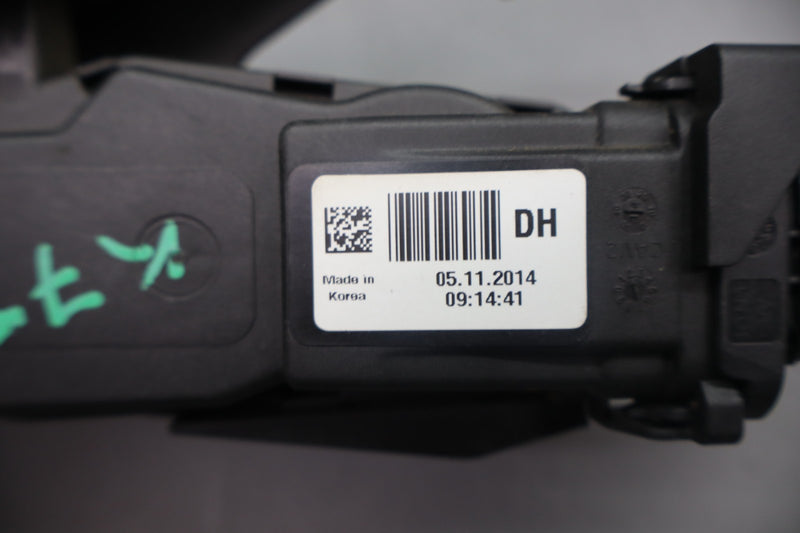 Load image into Gallery viewer, 15-23 Hyundai Genesis Engine Gas Acceleration Accelerator Pedal Assembly Oem

