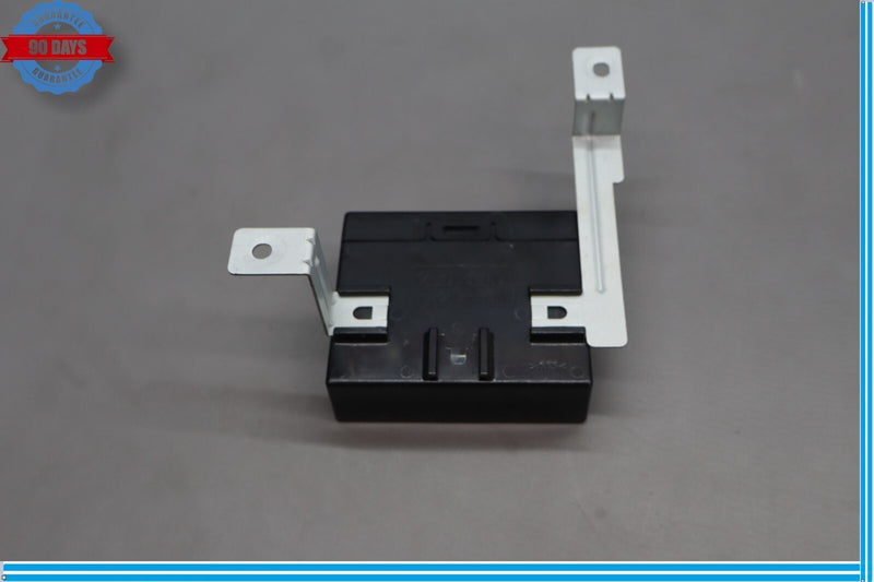 Load image into Gallery viewer, 11-13 Hyundai Equus Rear Parking Assist Control Module Unit 95700-3N000 Oem
