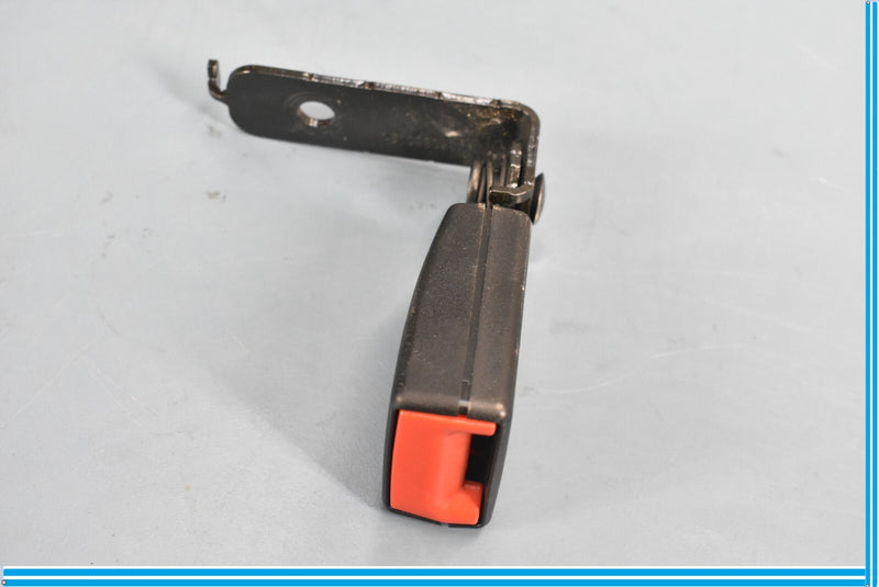 Load image into Gallery viewer, 12-18 BMW 650i 640i F12 Rear Left Side Seatbelt Seat Belt Buckle Oem
