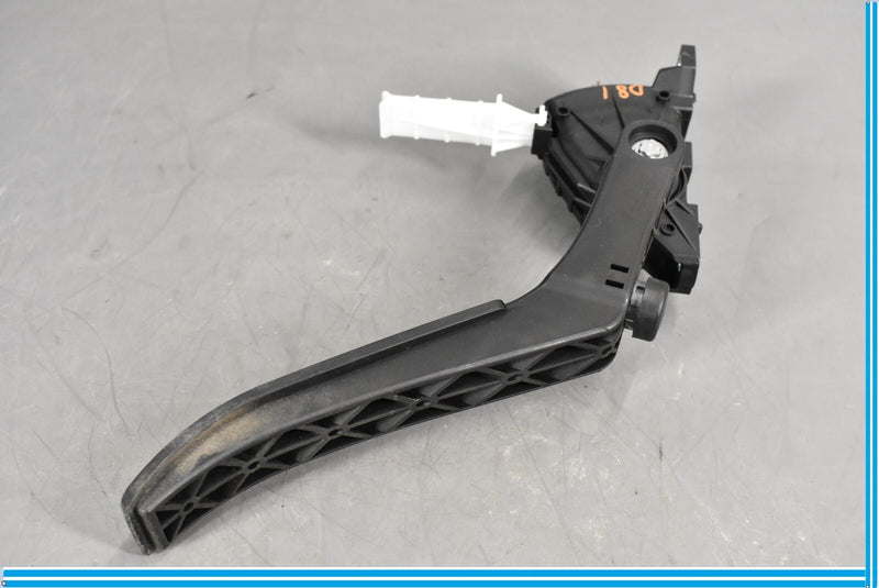 Load image into Gallery viewer, 11-18 Volkswagen VW Touareg Front Lower Gas Acceleration Pedal Oem
