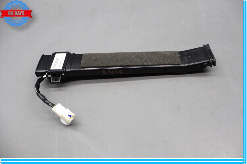 Load image into Gallery viewer, 15-16 Hyundai Genesis Front Right Passenger Seat Belt Blower W/ Insert Oem
