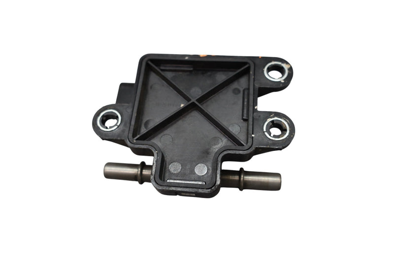Load image into Gallery viewer, 14-22 Land Rover Range Rover L405 Fuel Gas Pressure Sensor CPLA9C086AA Oem
