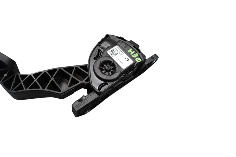 Load image into Gallery viewer, 14-17 Maserati Ghibli Gas Accelerator Acceleration Brake Pedal 04861716AD Oem
